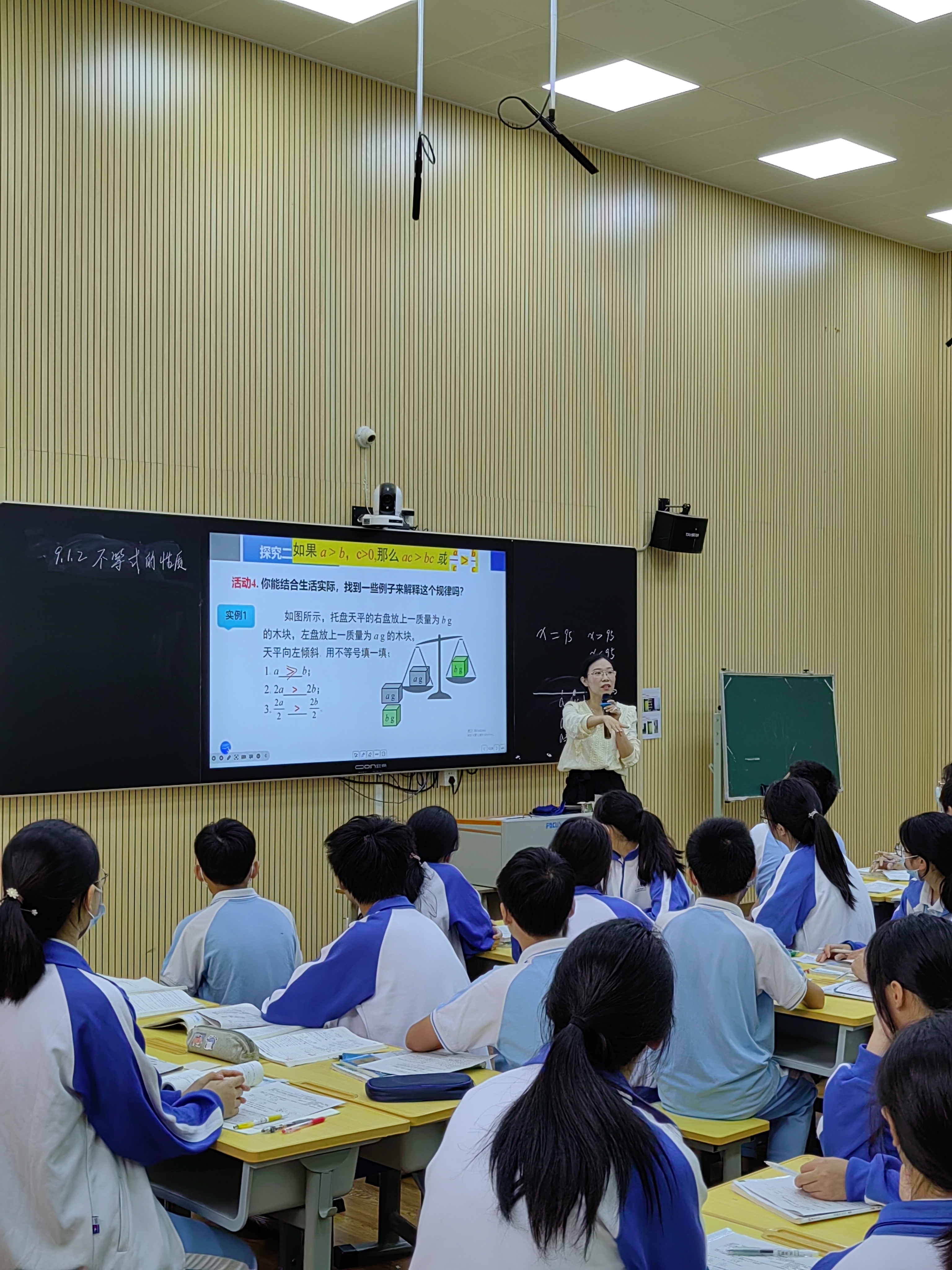 3何晶老师.jpg